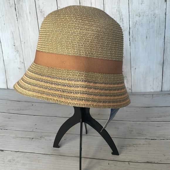 NWT Betmar Tricia Sun Protection Cloche Straw Hat - Picture 2 of 7